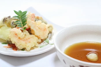 天ぷらに生姜スパイ酢で天つゆ