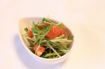 生姜スパイ酢で水菜とトマトのサラダ